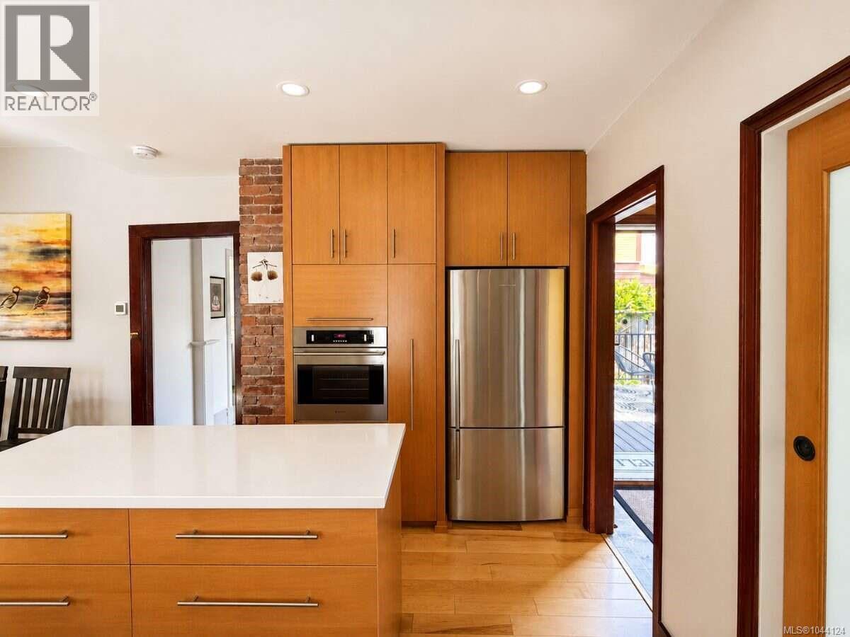 147 St. Lawrence St - 12