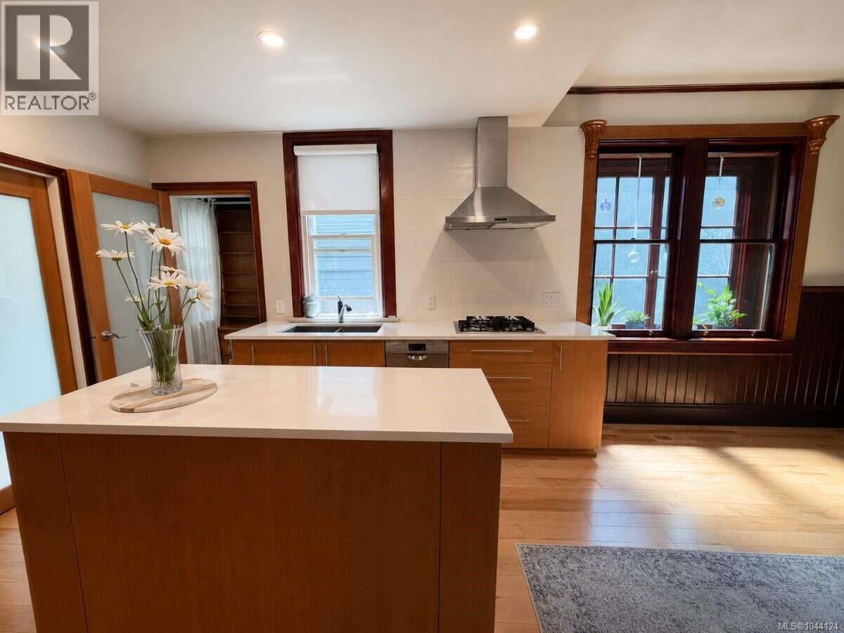 147 St. Lawrence St - 9