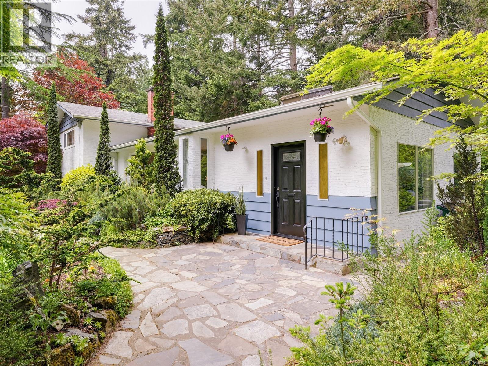 743 Helvetia Cres - 1