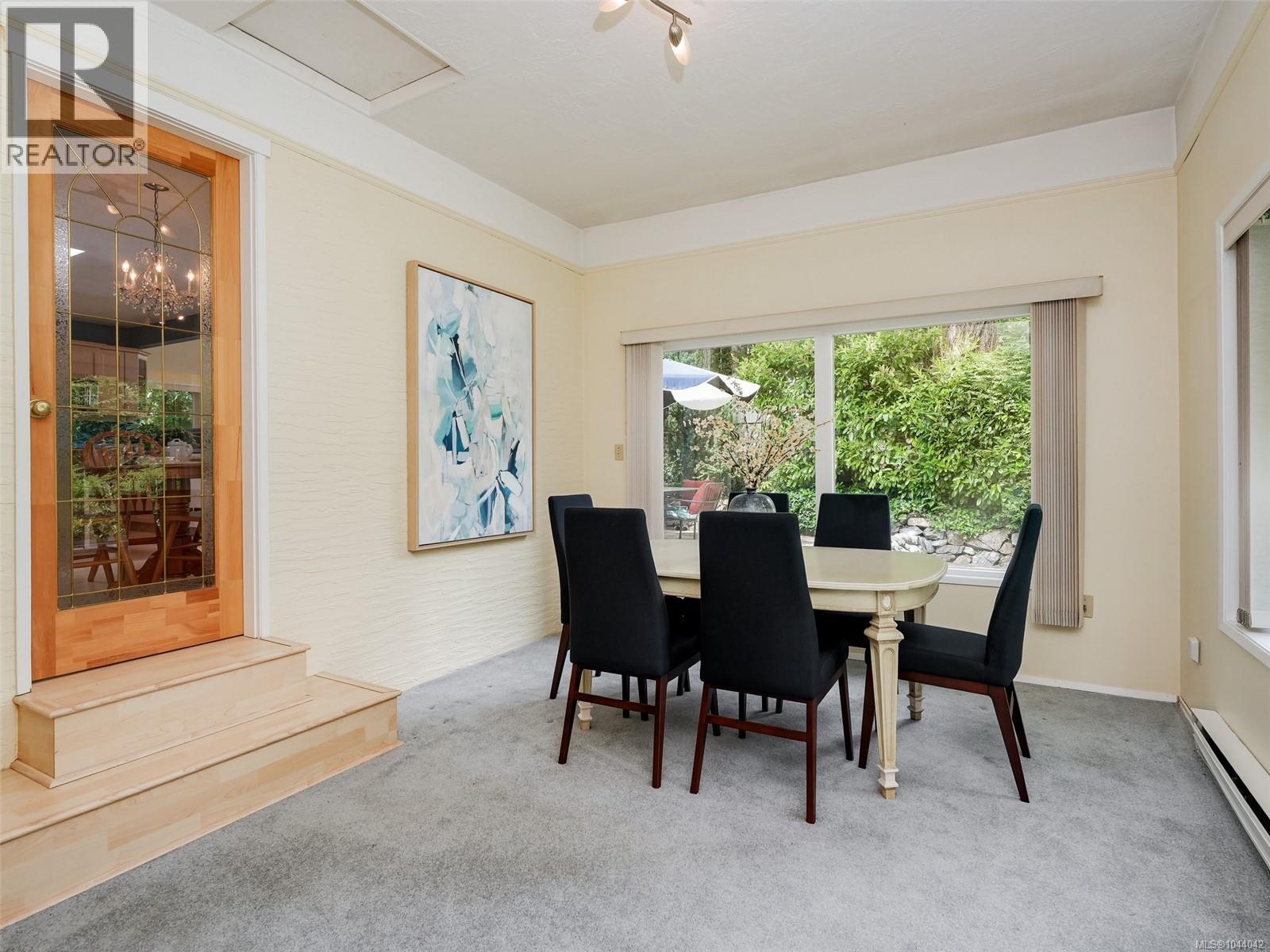 743 Helvetia Cres - 11