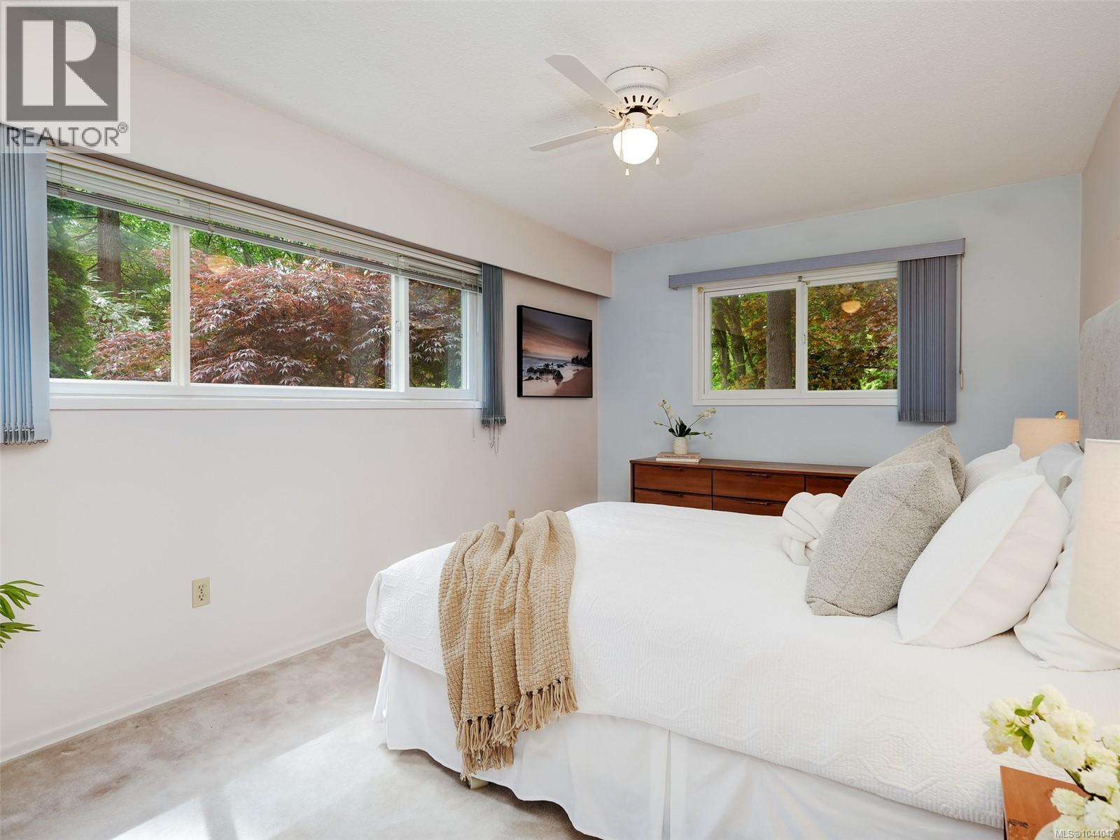 743 Helvetia Cres - 14