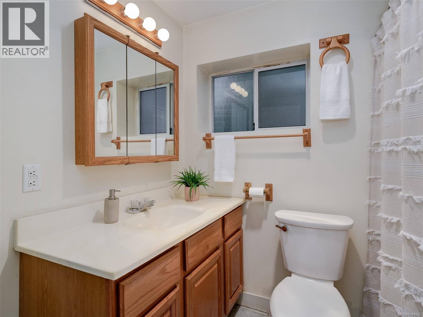743 Helvetia Cres - 17