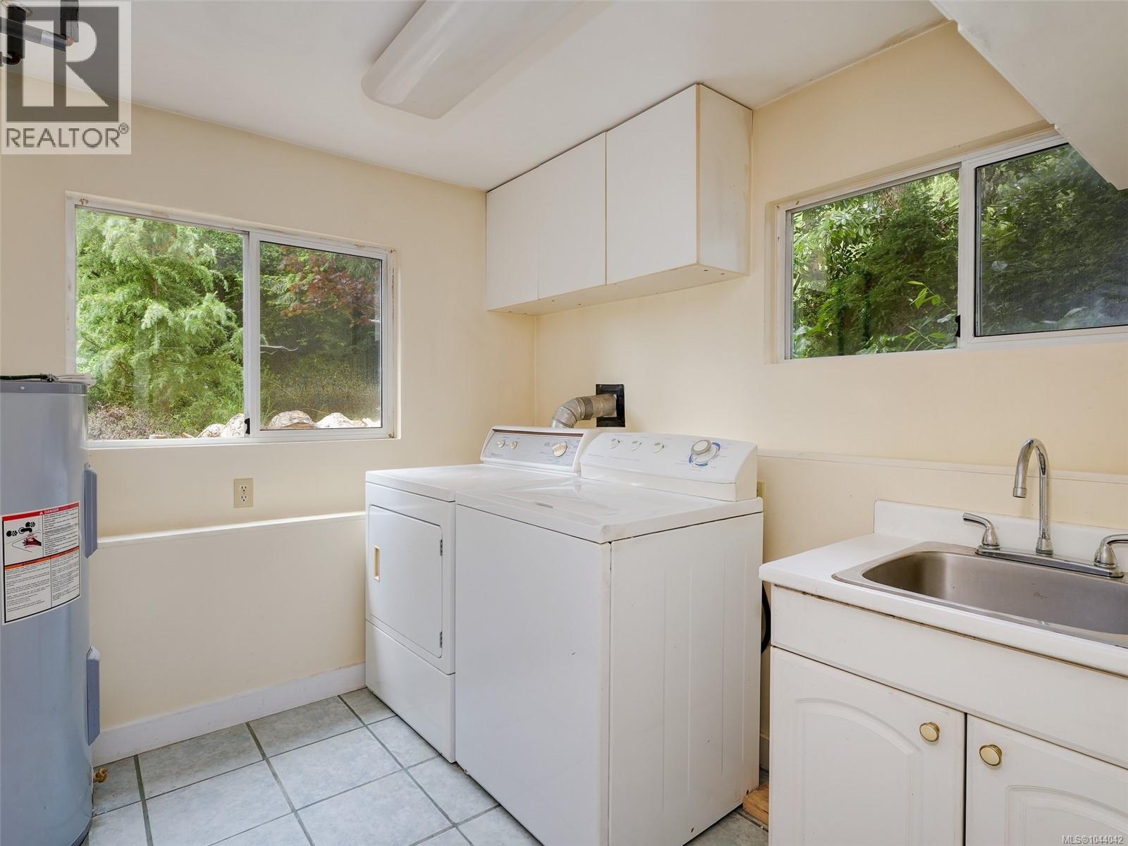 743 Helvetia Cres - 19