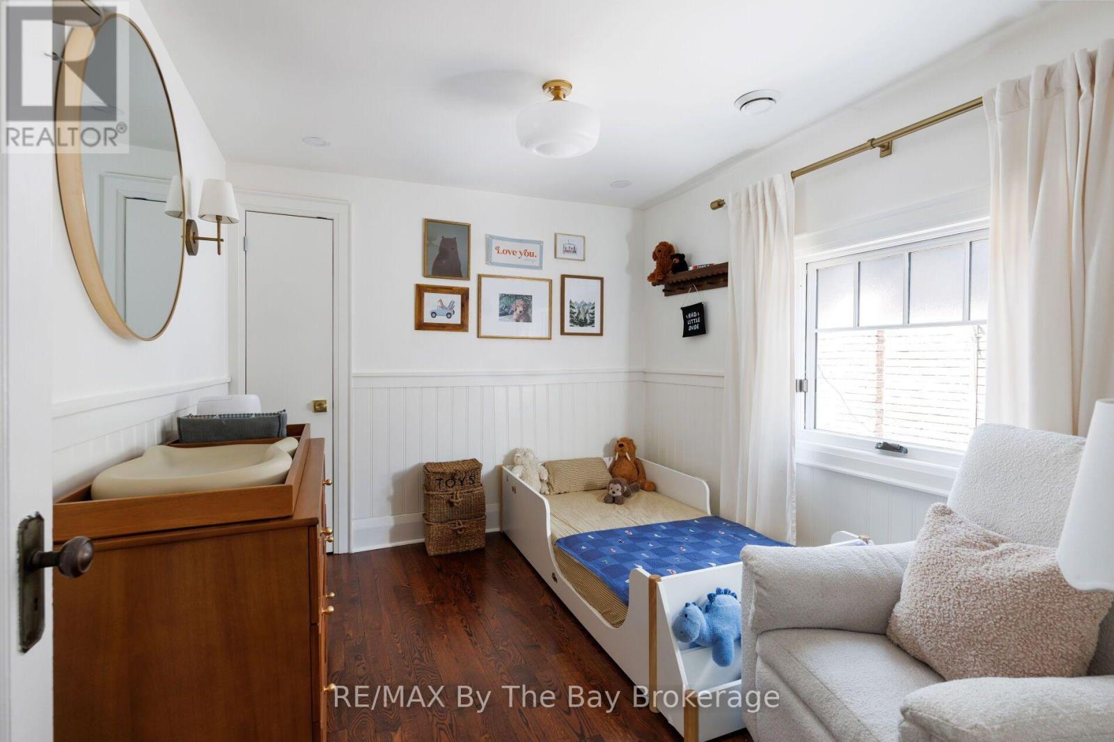 44 RAMBERT CRESCENT - 36