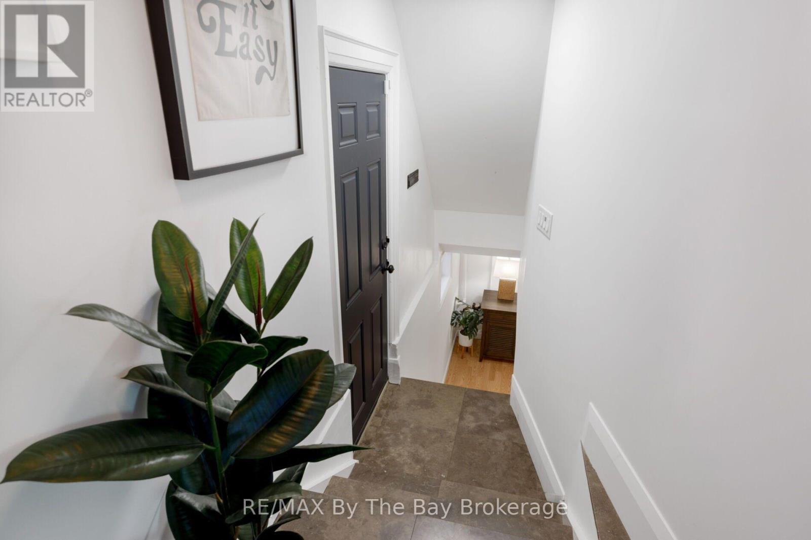 44 RAMBERT CRESCENT - 37