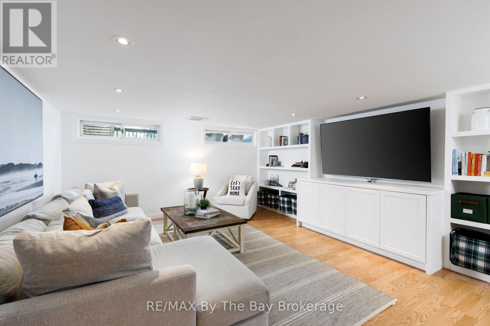 44 RAMBERT CRESCENT - 40