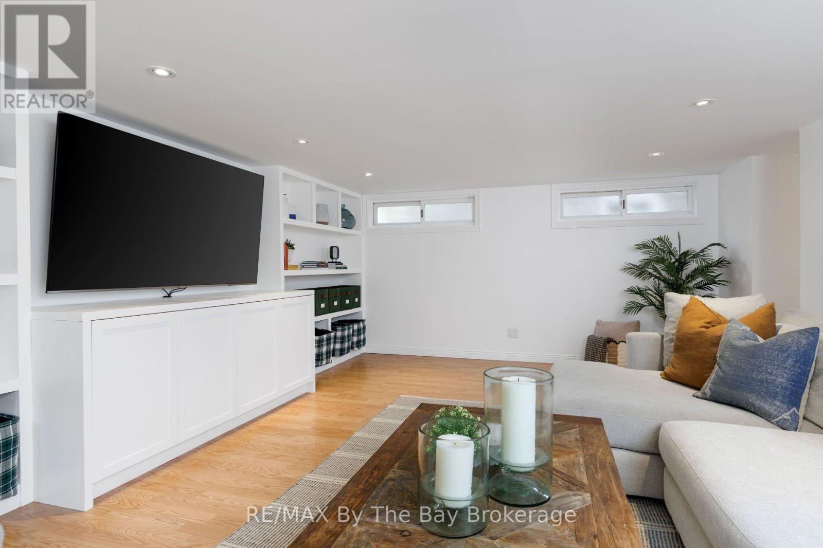 44 RAMBERT CRESCENT - 41