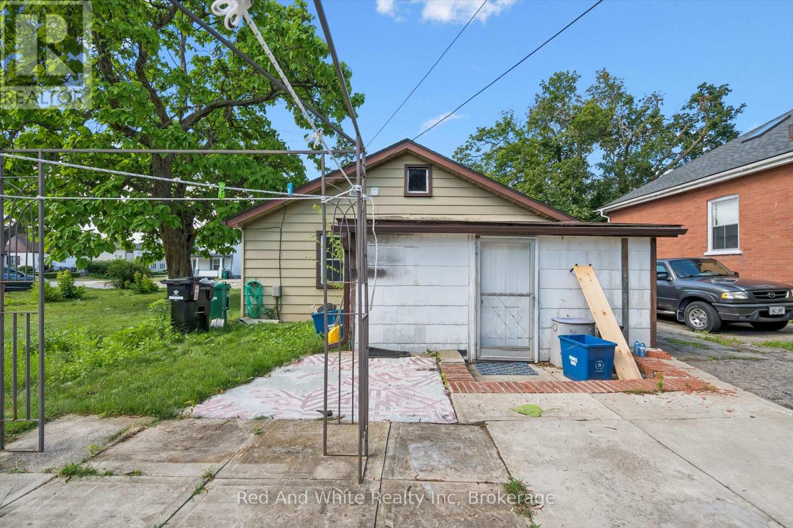 1267 HAMILTON STREET - 13