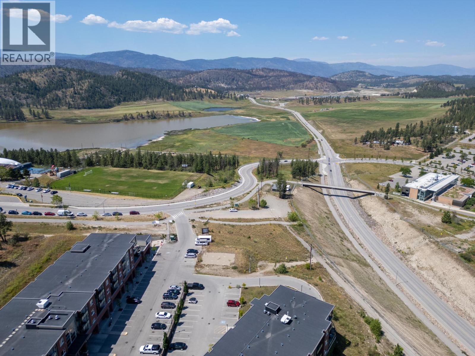 975 - 985 ACADEMY Way, Kelowna — photo 2