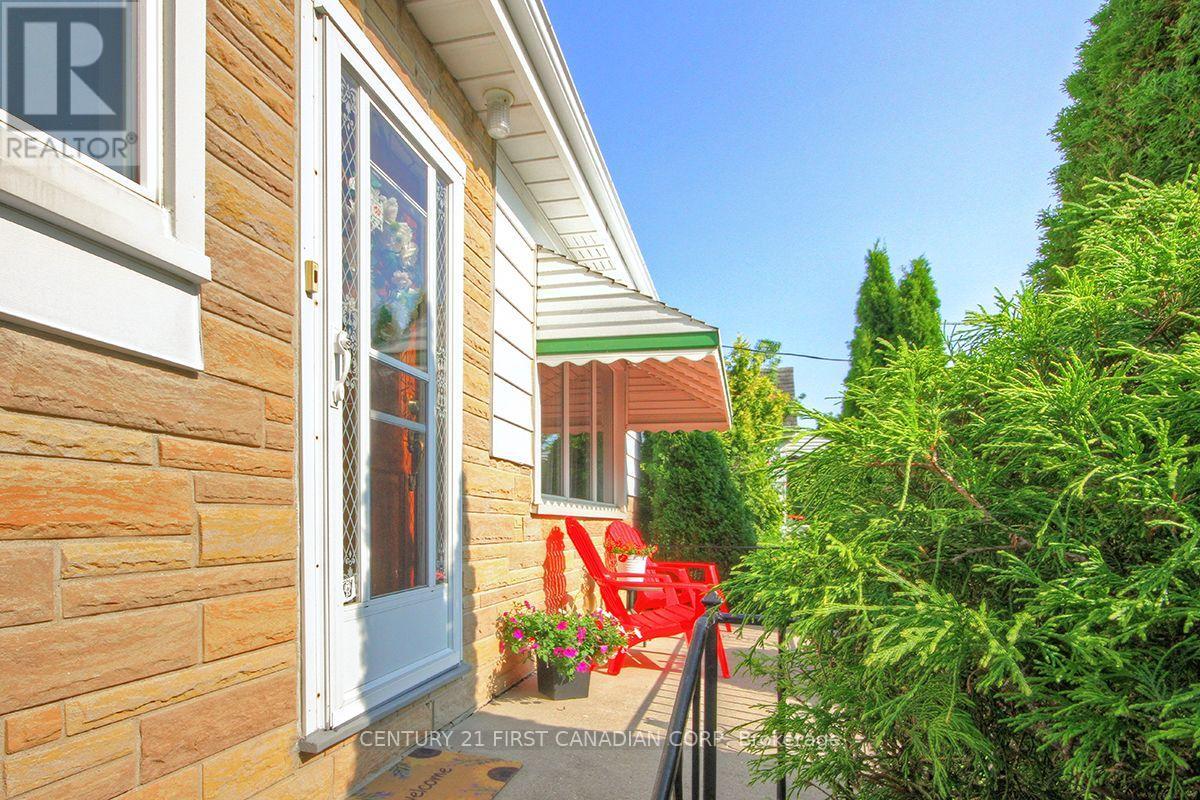 396 AVONDALE ROAD - 4