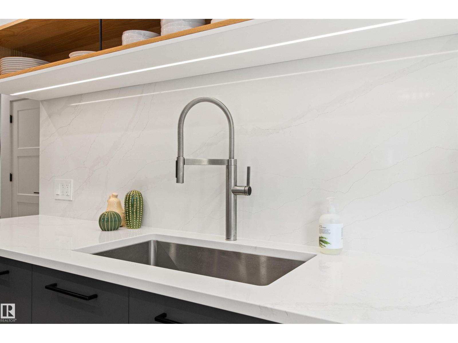 8932 145 ST NW - 23