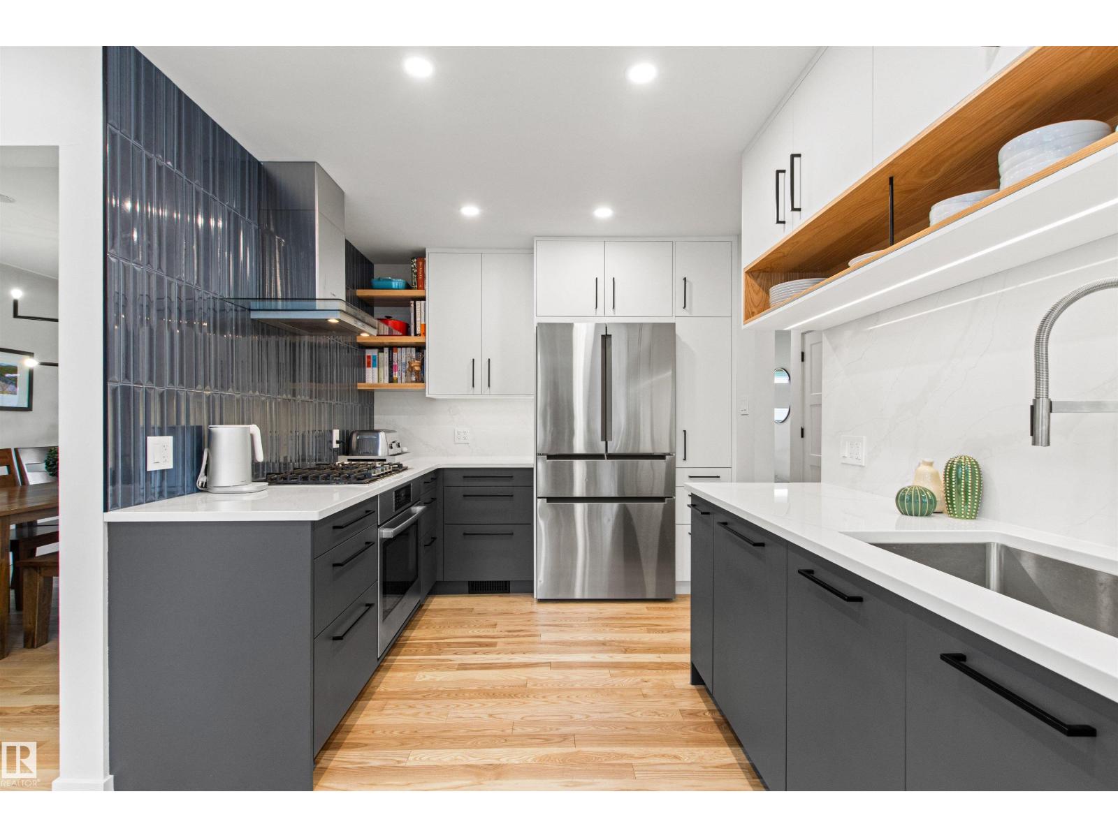 8932 145 ST NW - 27