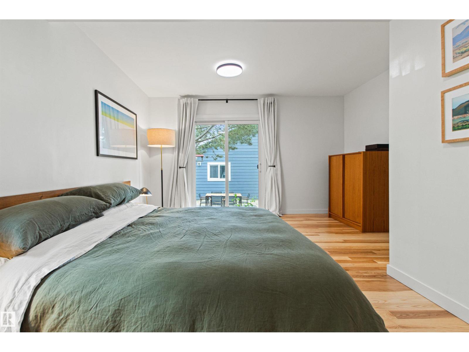 8932 145 ST NW - 32