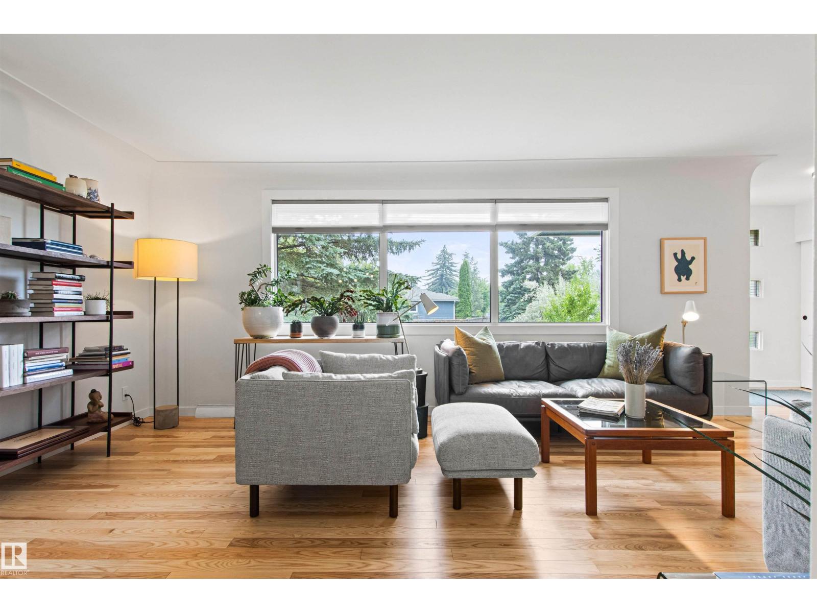 8932 145 ST NW - 9