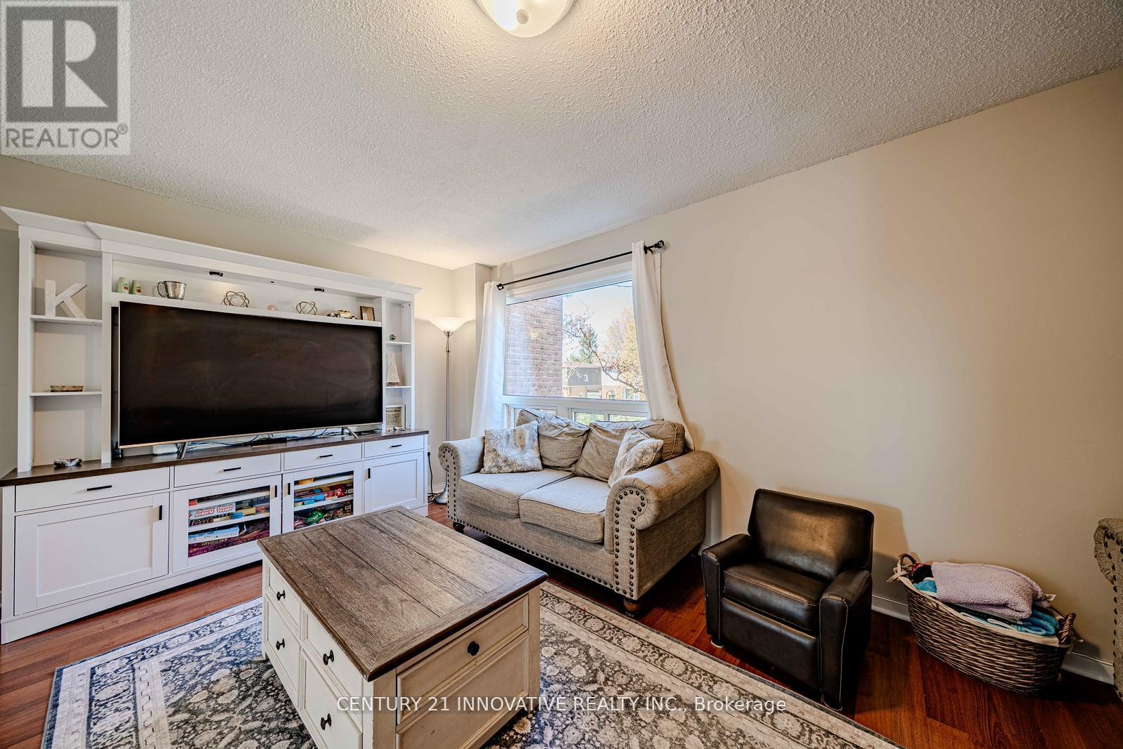 35 THE BRIDLE PATH - 13