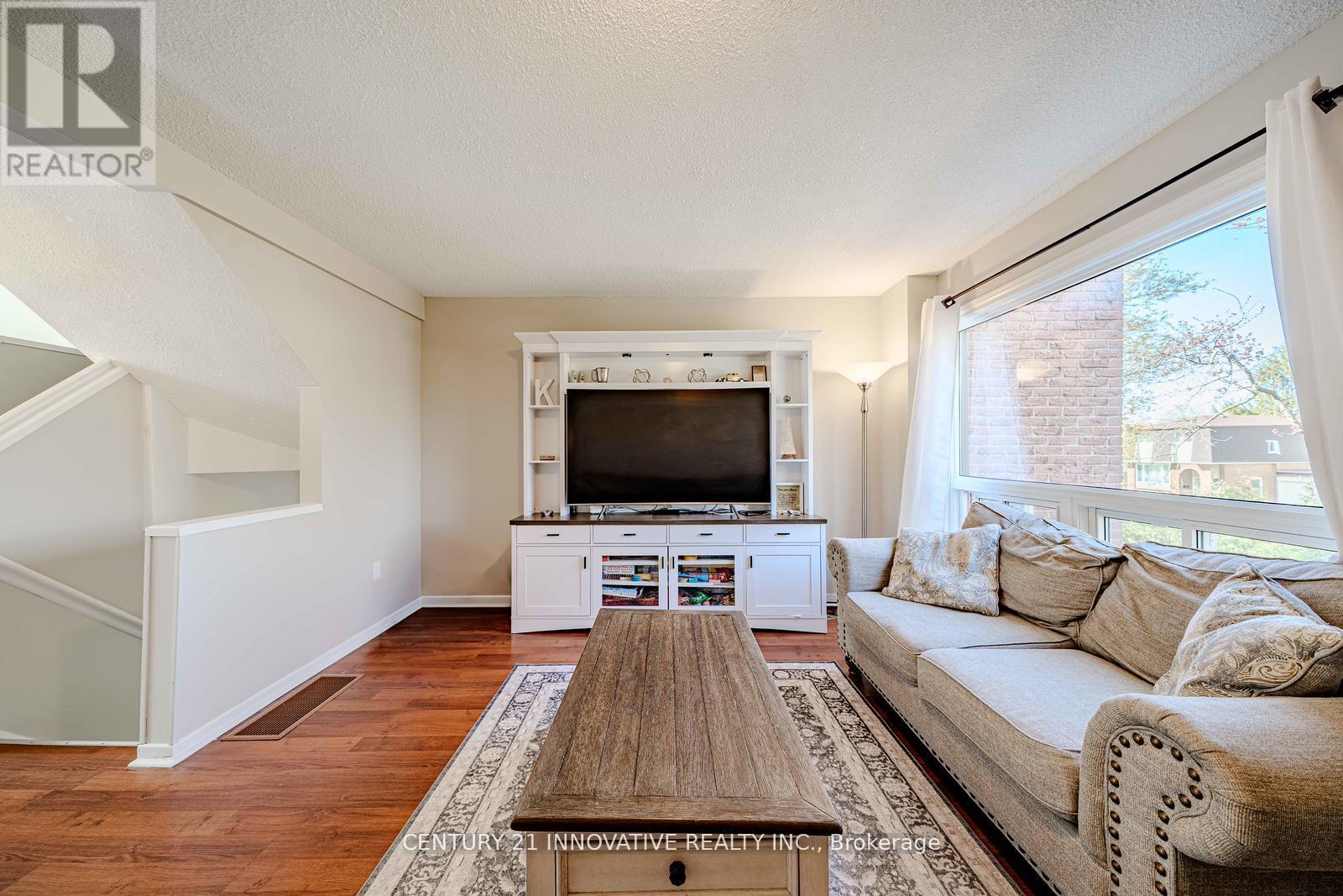 35 THE BRIDLE PATH - 14