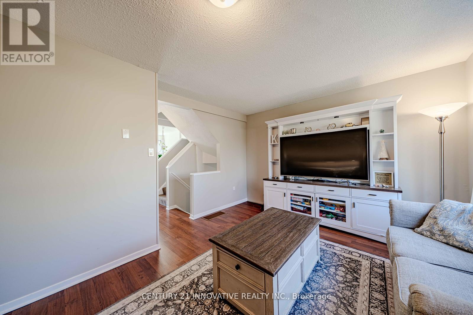 35 THE BRIDLE PATH - 15