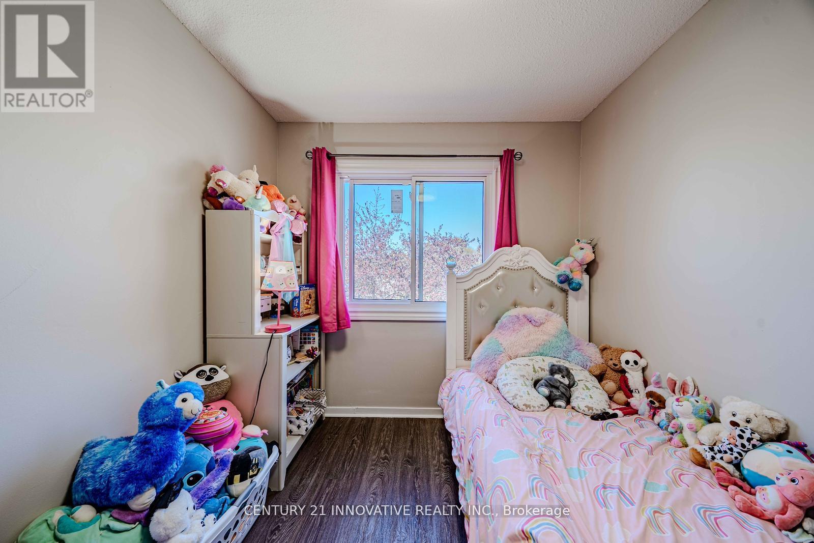 35 THE BRIDLE PATH - 28