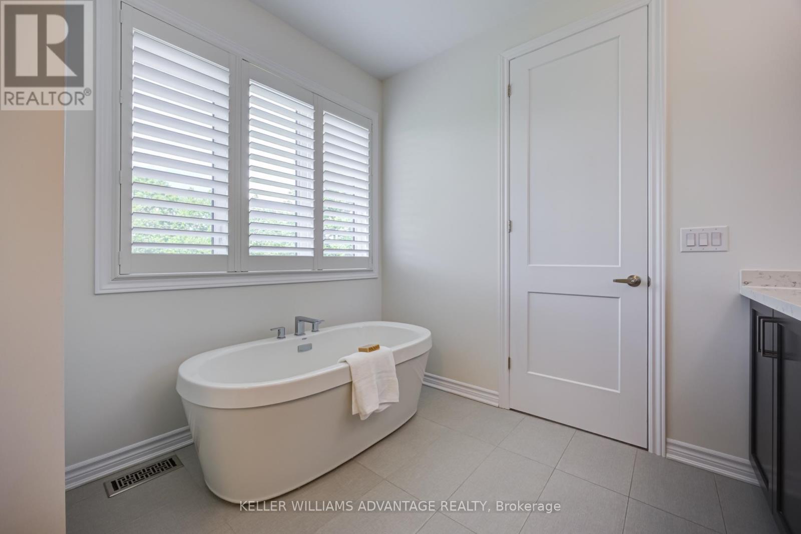 46 SUTCLIFFE DRIVE - 24