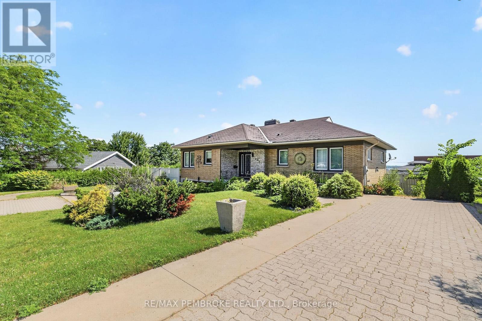235 BROADVIEW DRIVE - 3