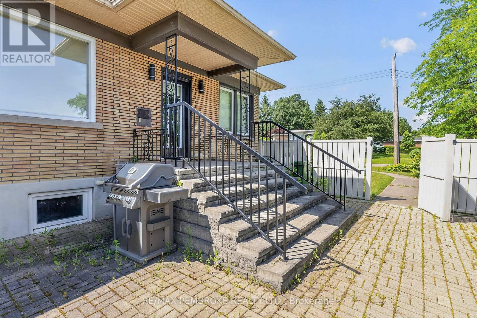 235 BROADVIEW DRIVE - 36