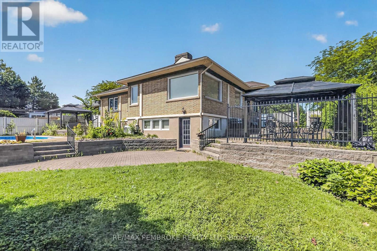 235 BROADVIEW DRIVE - 38