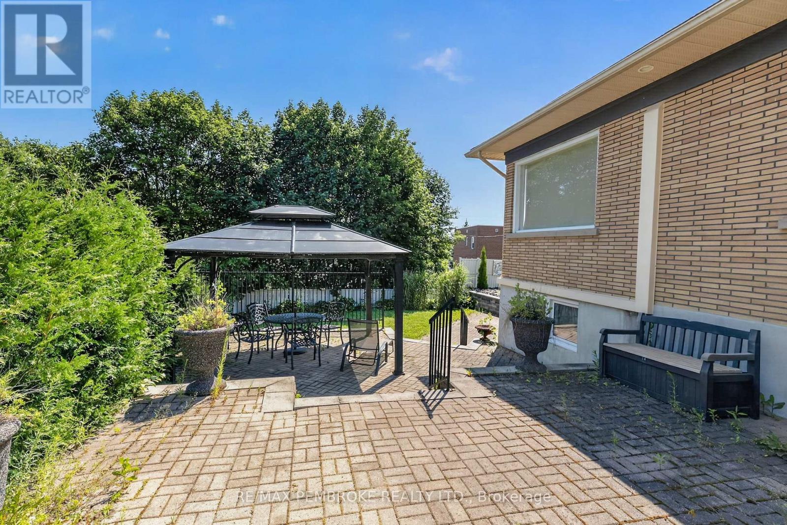 235 BROADVIEW DRIVE - 39