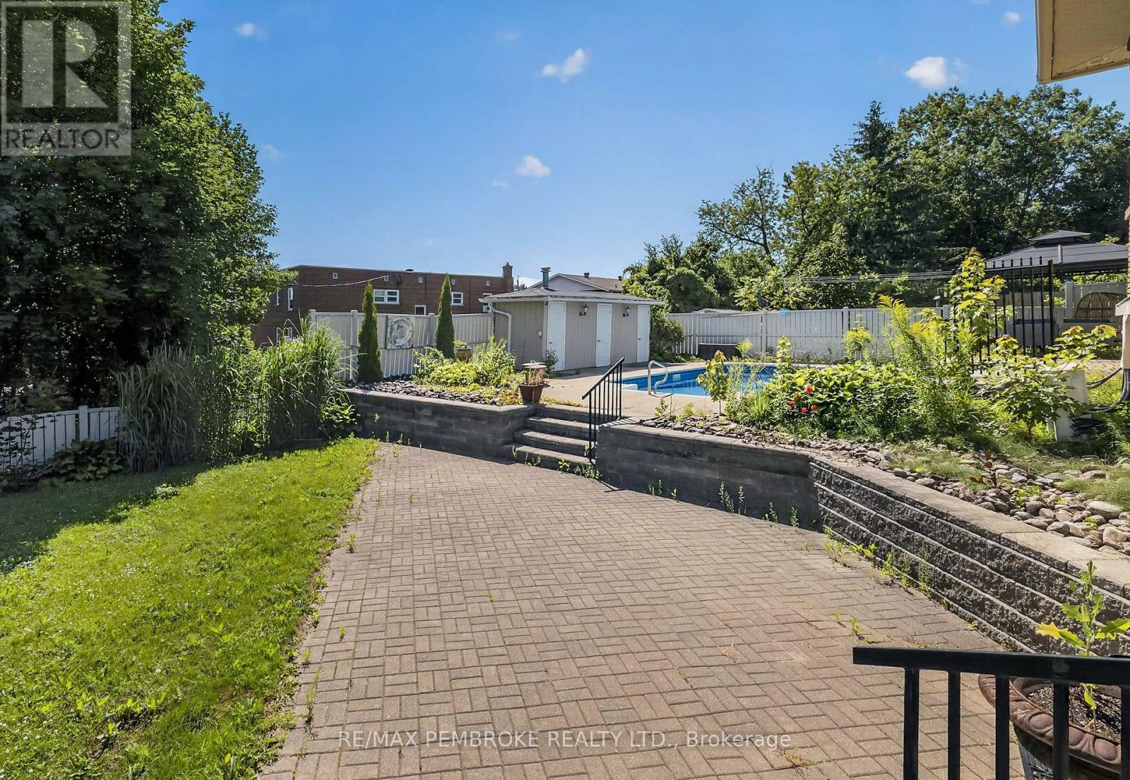 235 BROADVIEW DRIVE - 40