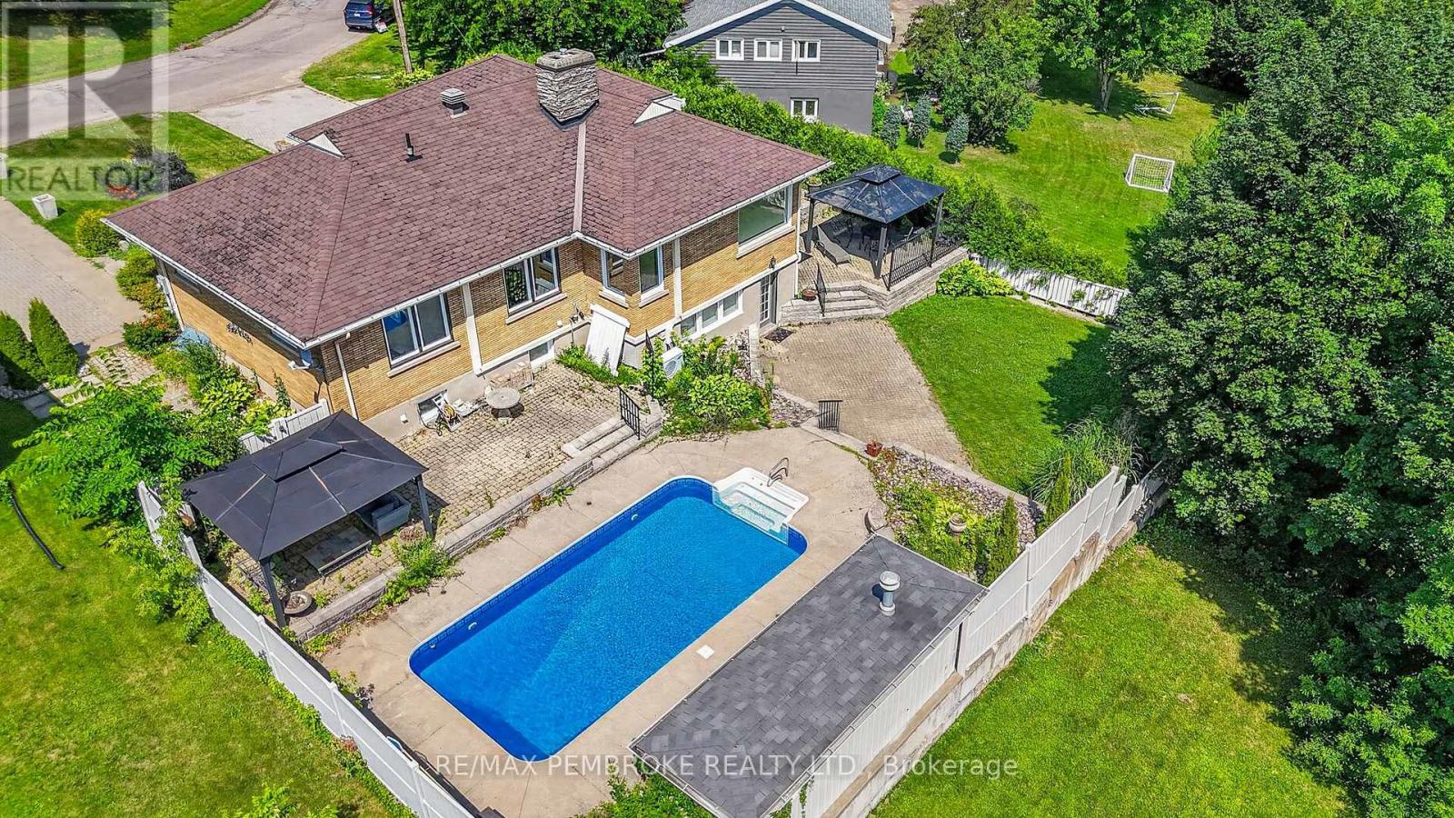 235 BROADVIEW DRIVE - 44