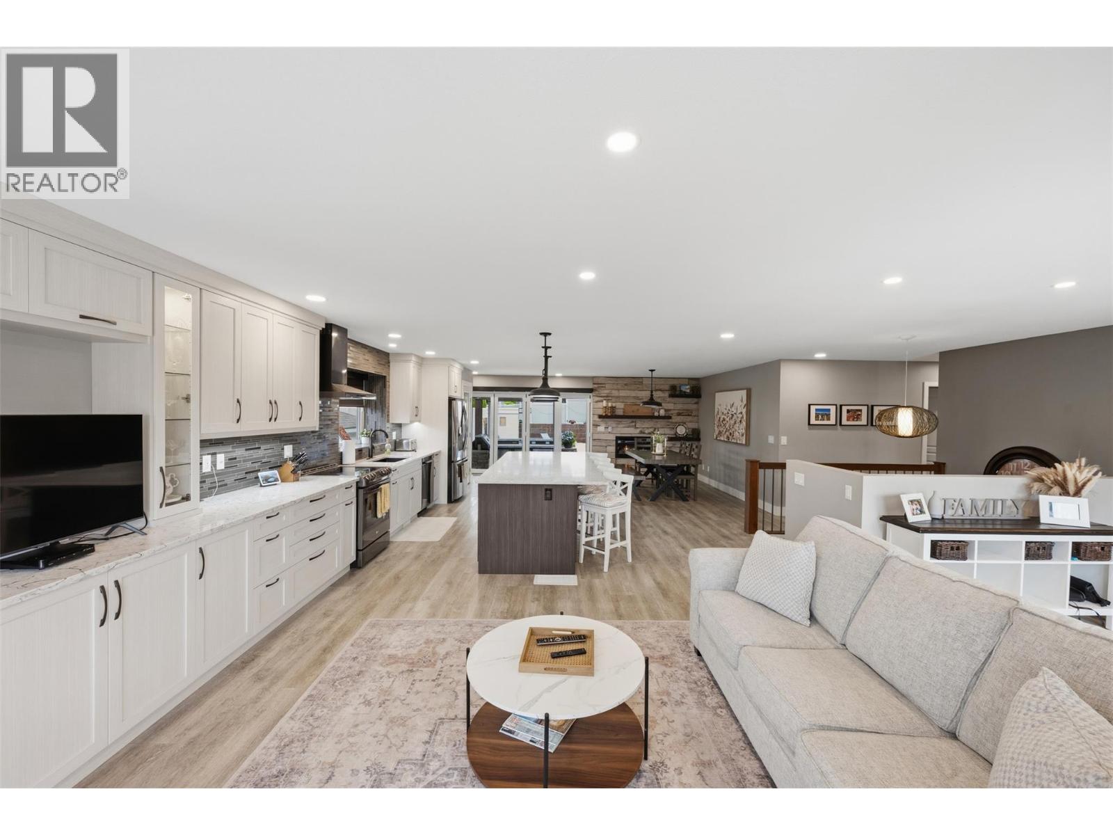 12104 GOLF COURSE Drive - 10