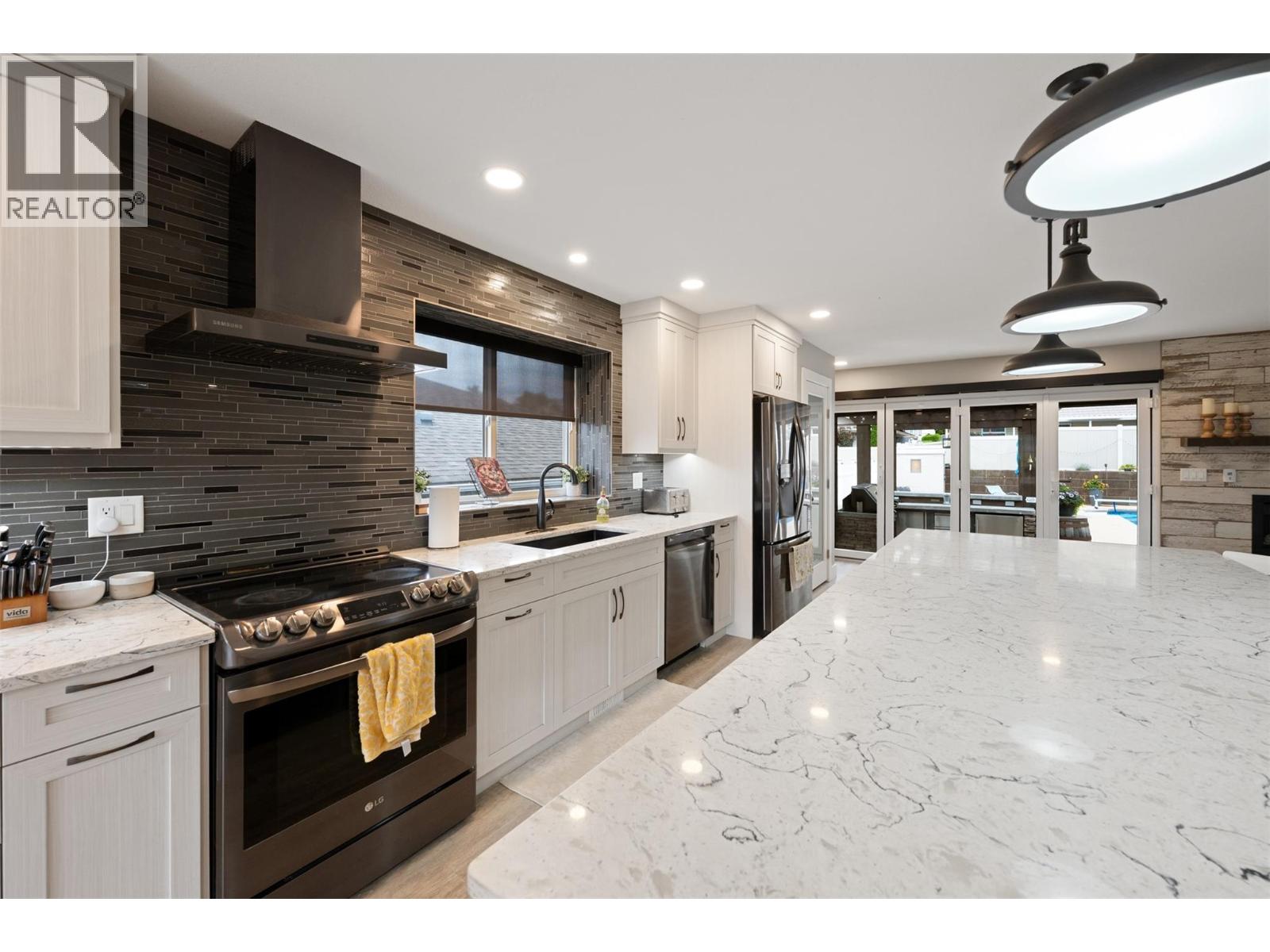 12104 GOLF COURSE Drive - 19