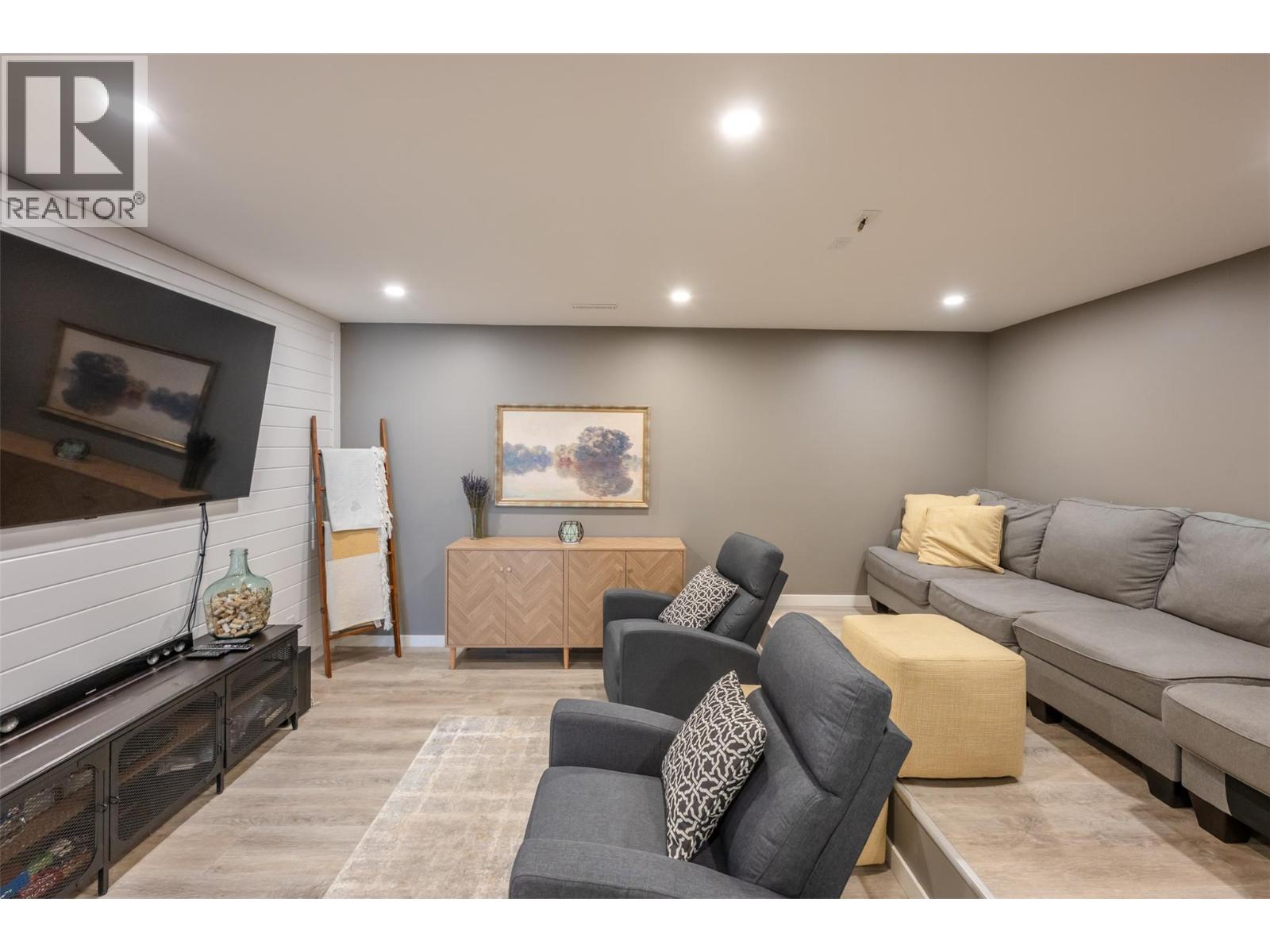 12104 GOLF COURSE Drive - 46