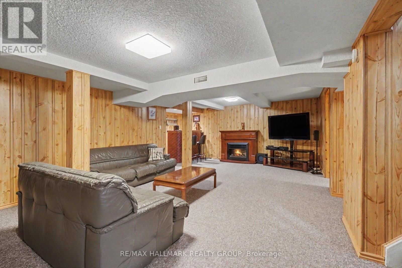 1839 HUTTON AVENUE - 23