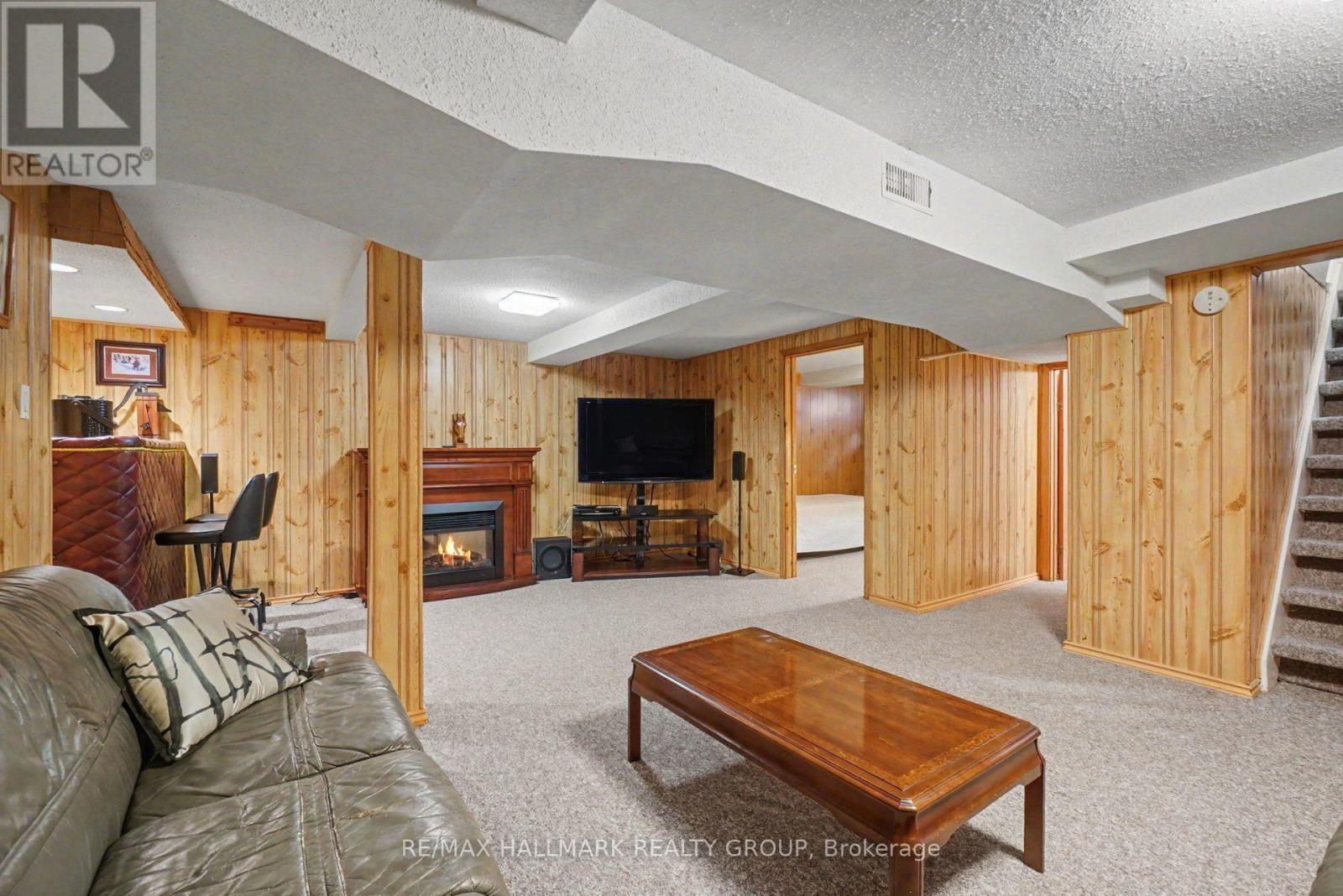1839 HUTTON AVENUE - 24