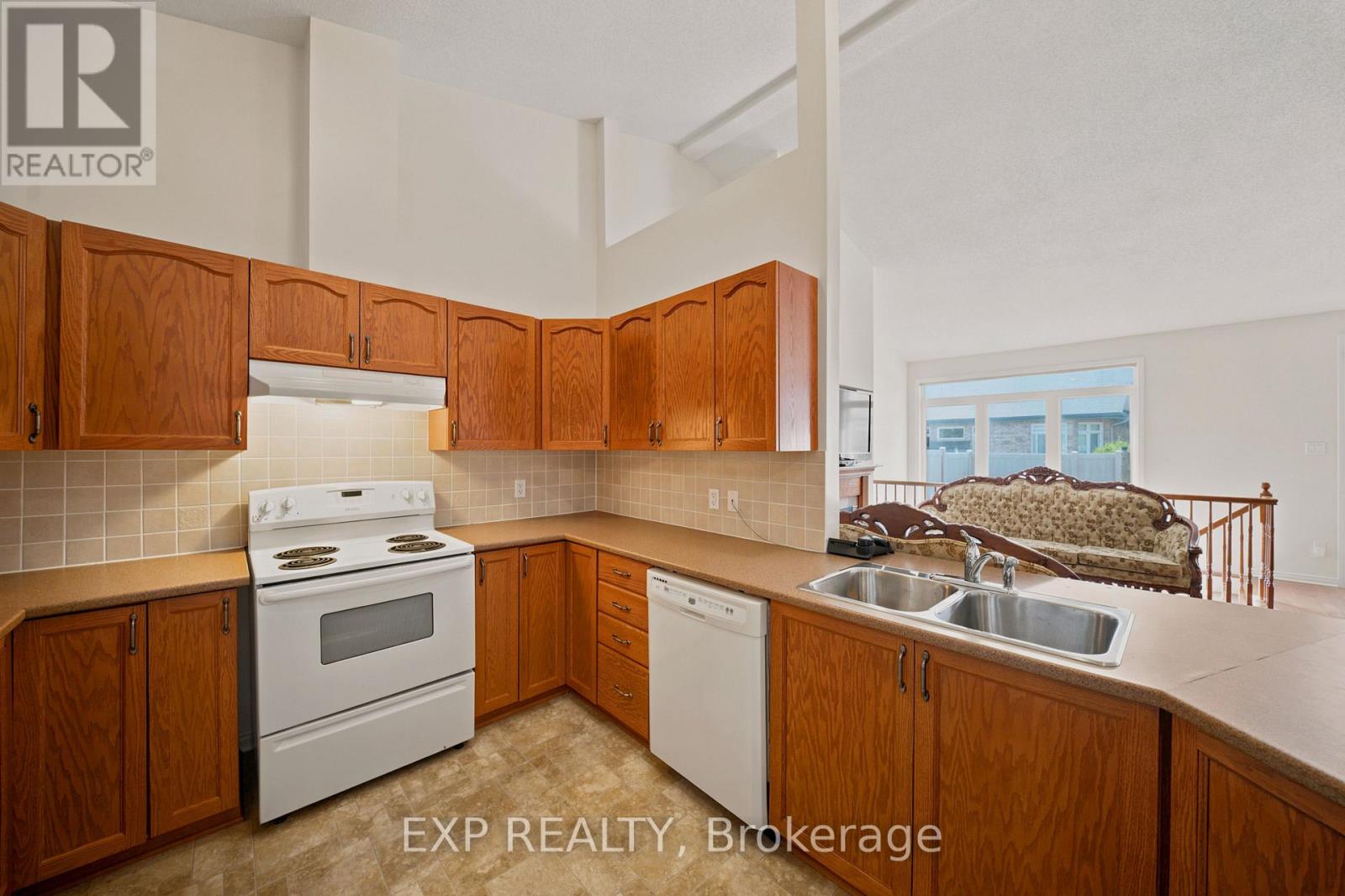 2 Bed, 2 Bath House for Sale in Ottawa – 113 MAPLE KEY PRIVATE, Ottawa – MLS# X13600046 - Image 14