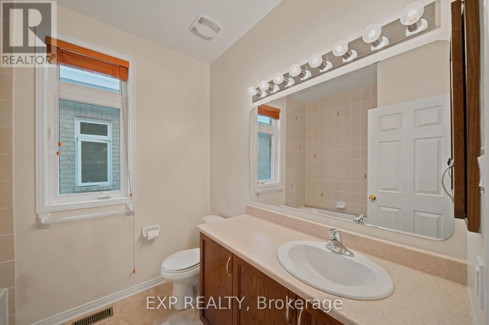 2 Bed, 2 Bath House for Sale in Ottawa – 113 MAPLE KEY PRIVATE, Ottawa – MLS# X13600046 - Image 7