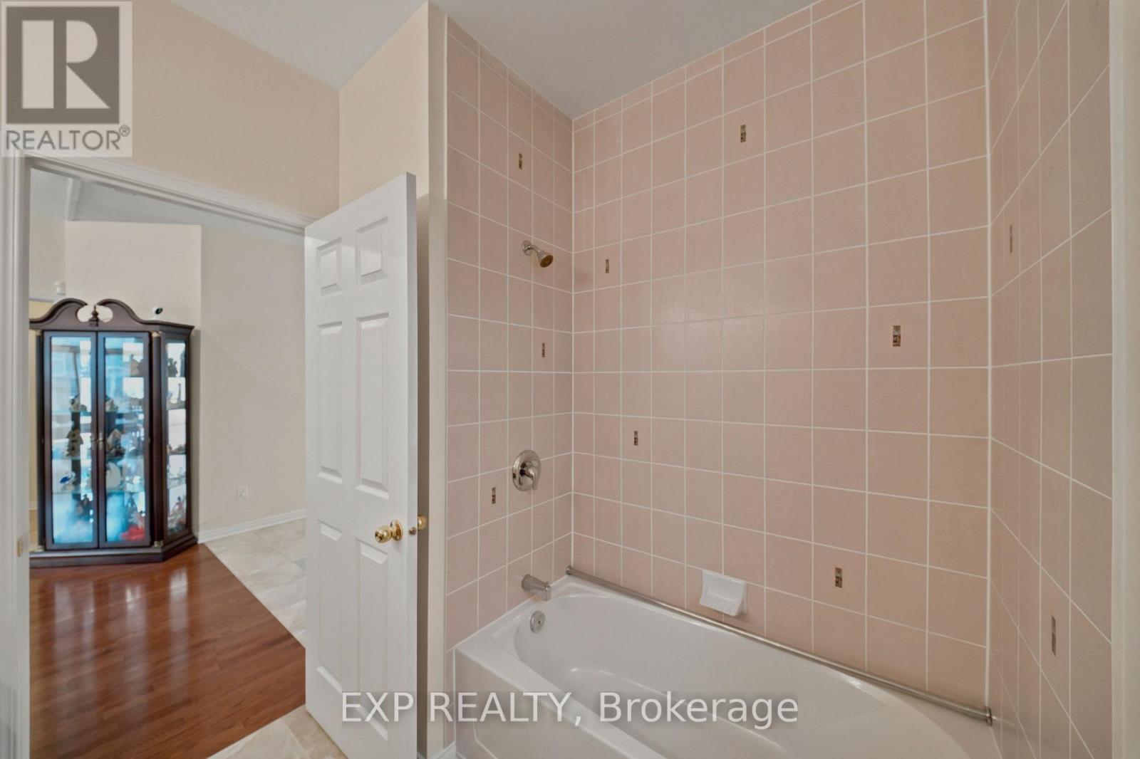 2 Bed, 2 Bath House for Sale in Ottawa – 113 MAPLE KEY PRIVATE, Ottawa – MLS# X13600046 - Image 8