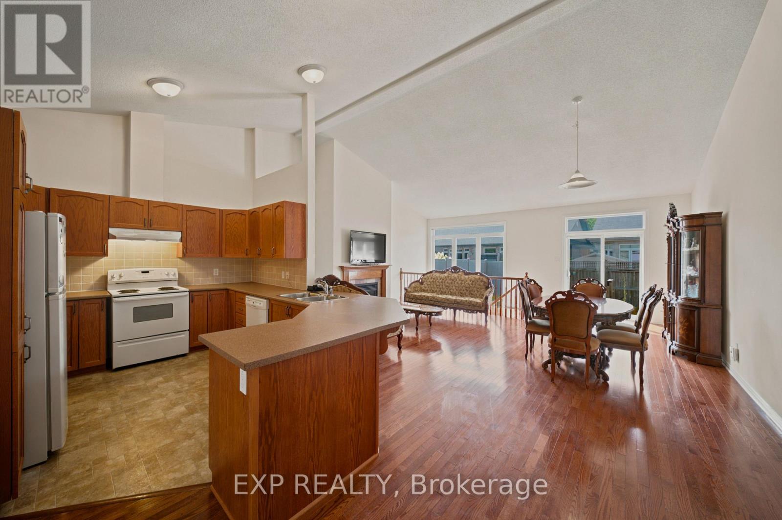 2 Bed, 2 Bath House for Sale in Ottawa – 113 MAPLE KEY PRIVATE, Ottawa – MLS# X13600046 - Image 9