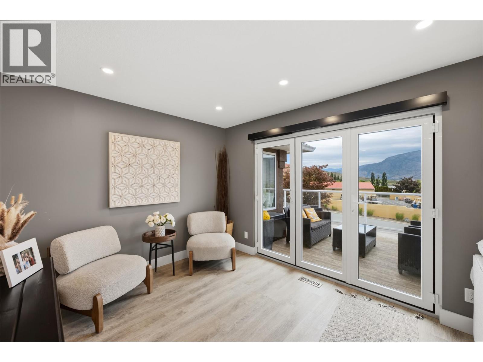 12104 GOLF COURSE Drive - 13