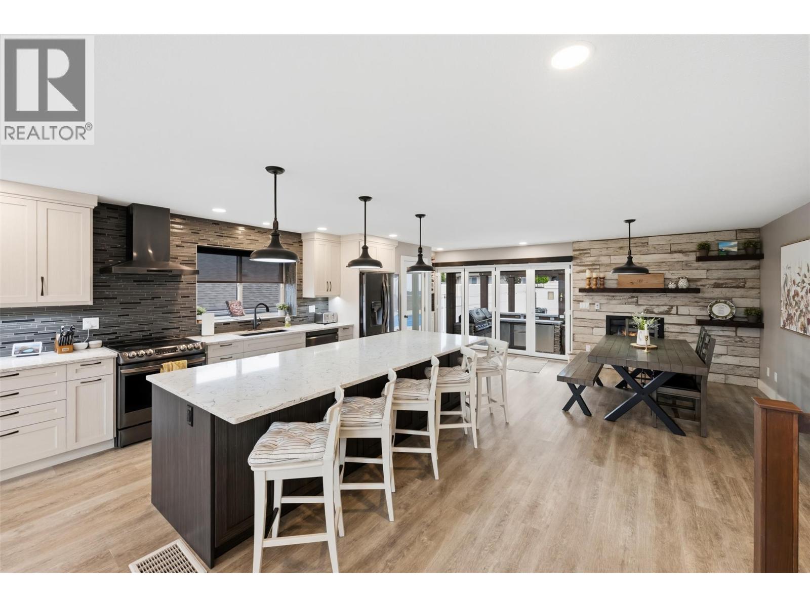 12104 GOLF COURSE Drive - 15