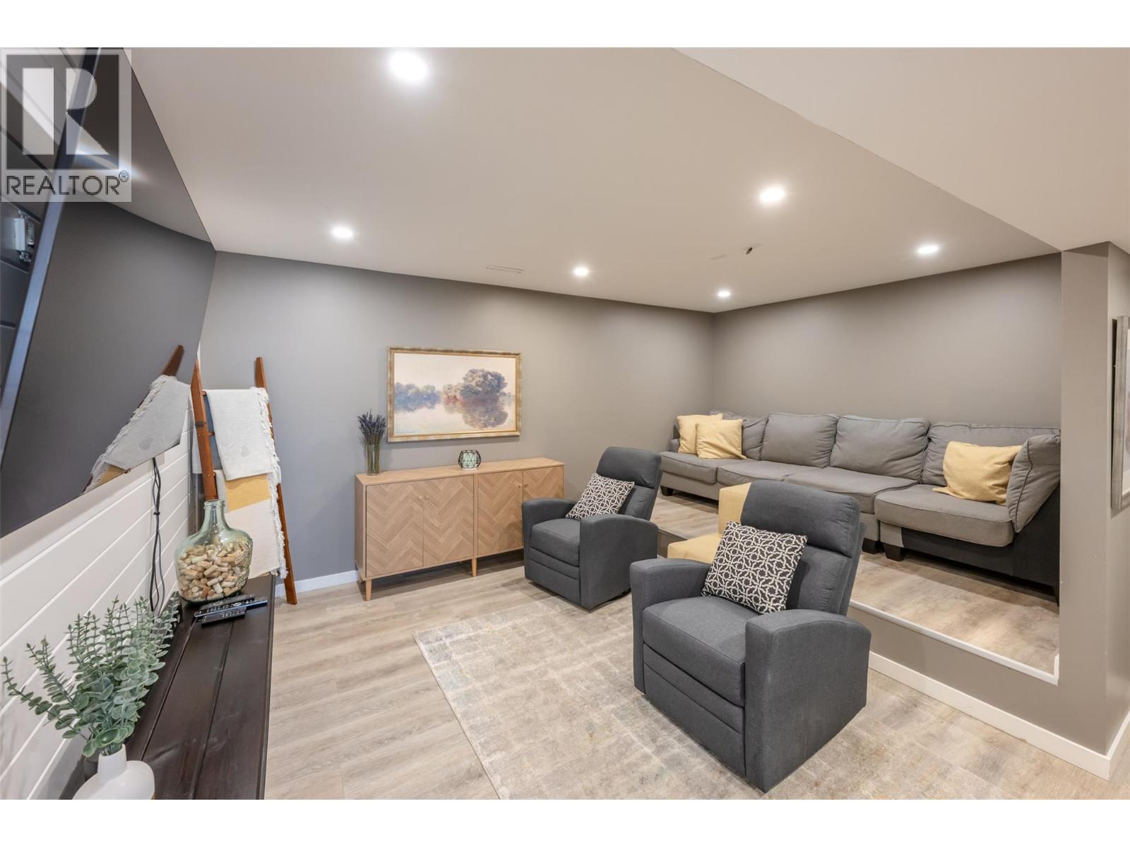 12104 GOLF COURSE Drive - 45
