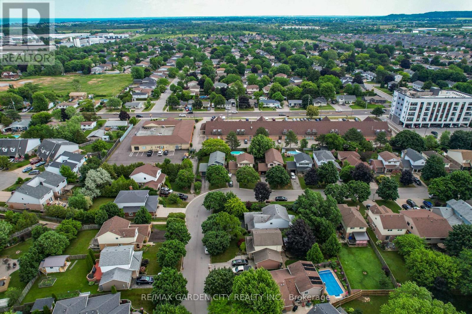 4542 IVY GARDENS CRESCENT - 38