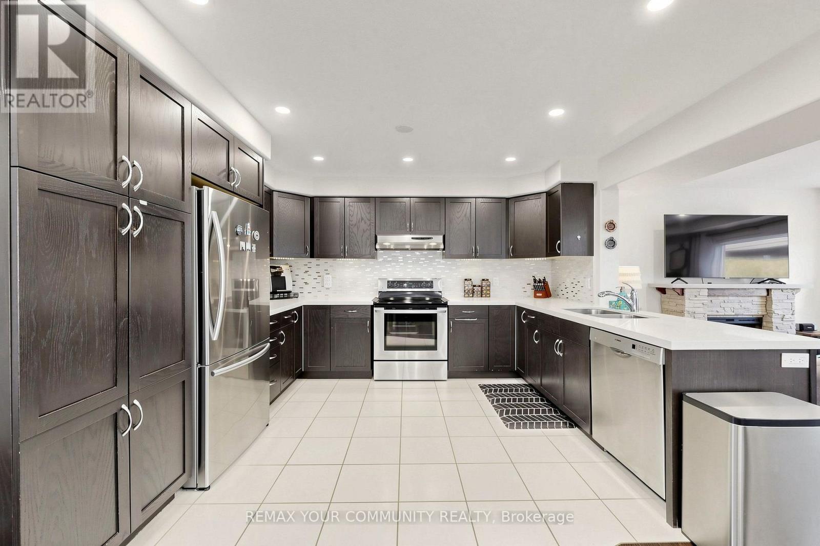 18 DAVIS STREET - Image 14