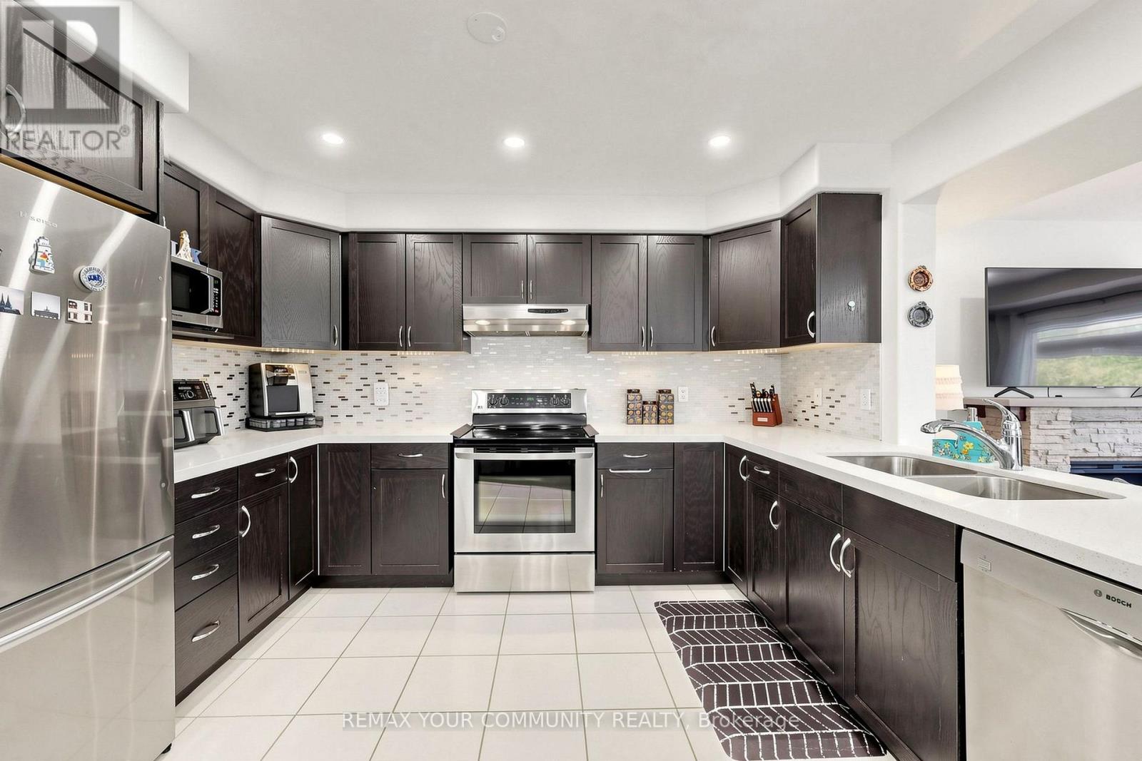 18 DAVIS STREET - Image 16