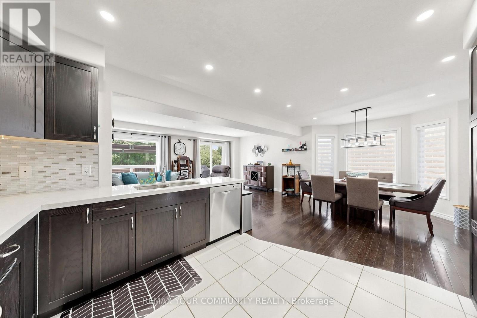 18 DAVIS STREET - Image 17