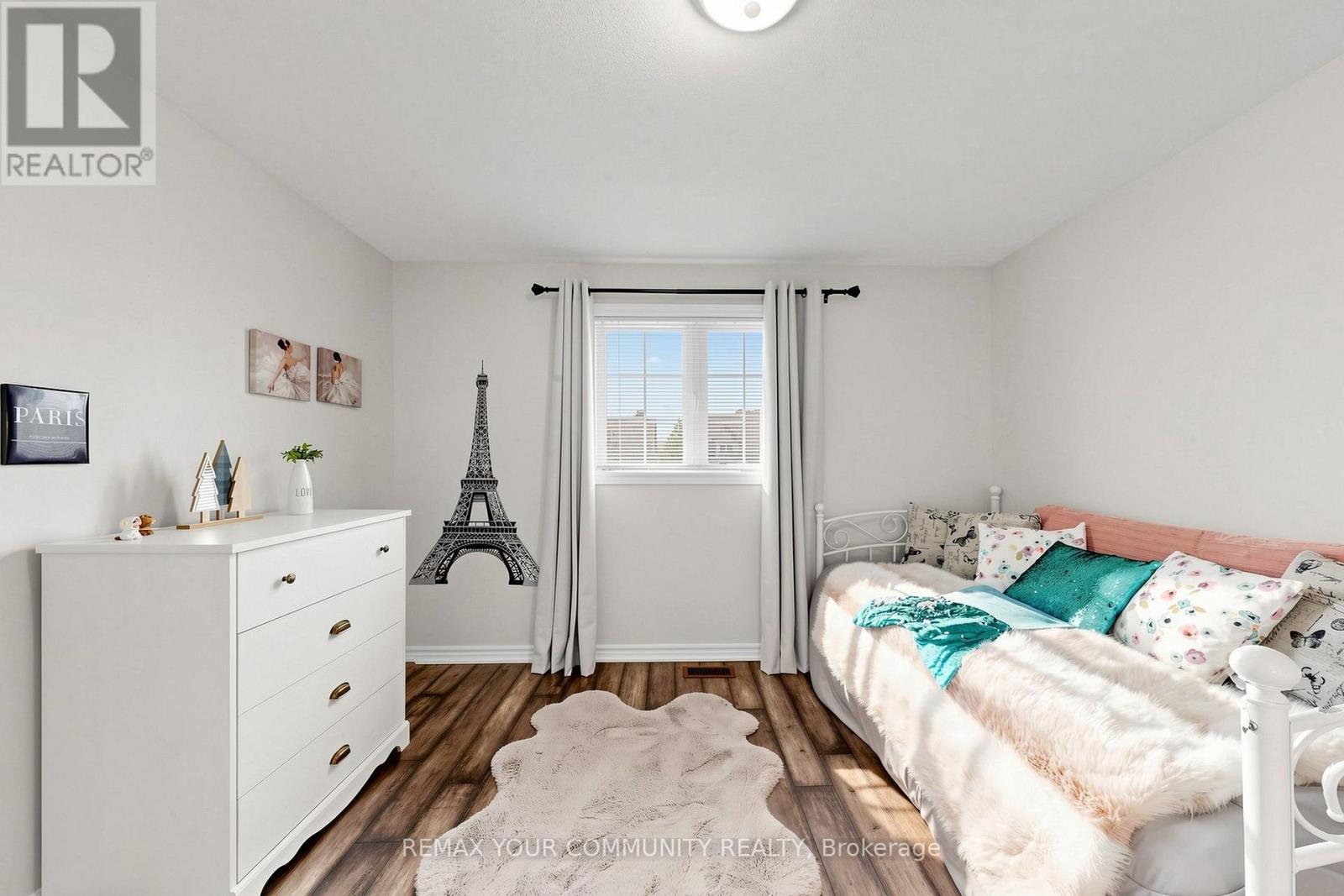 18 DAVIS STREET - Image 32