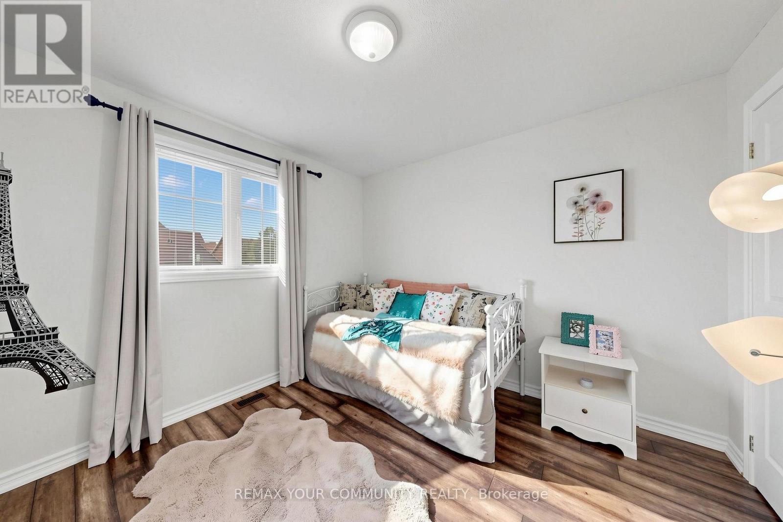 18 DAVIS STREET - Image 33