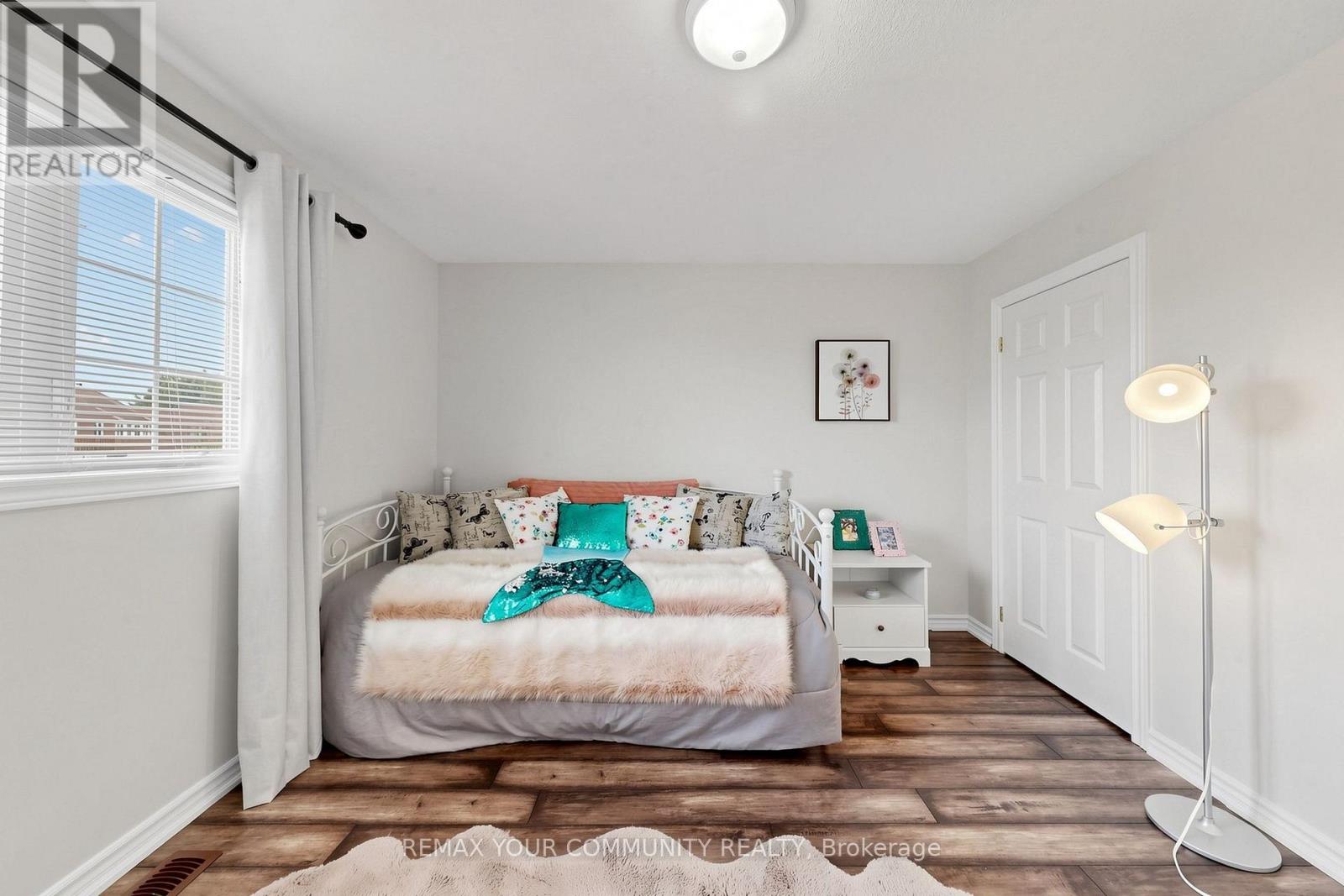 18 DAVIS STREET - Image 34