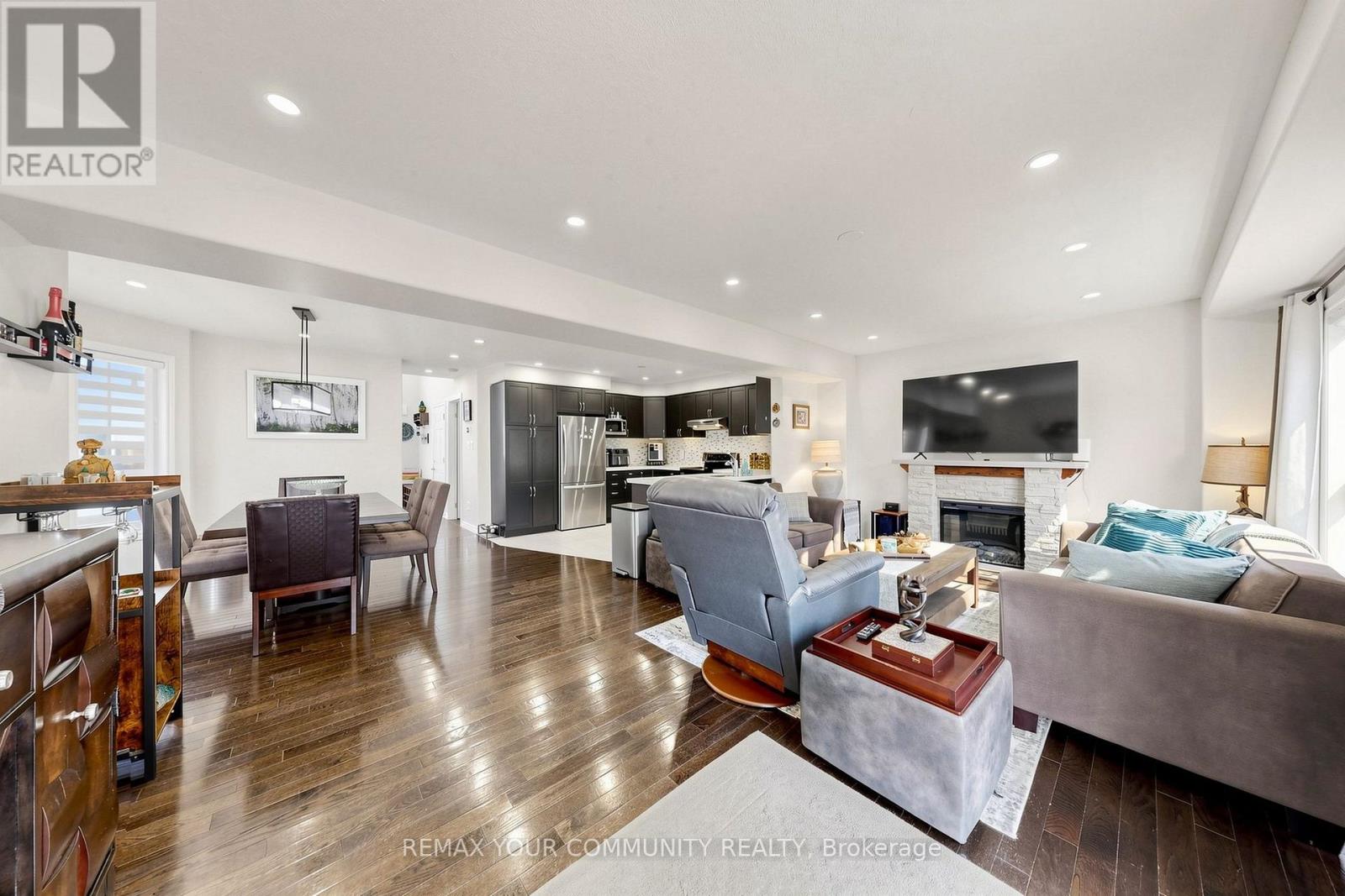 18 DAVIS STREET - Image 9