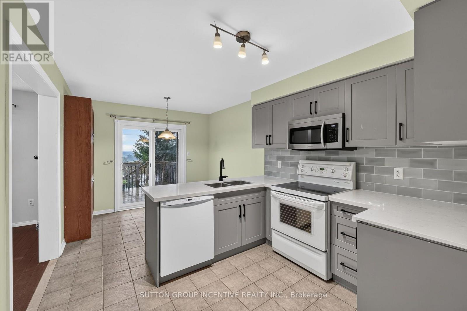 32 SUNDEW DRIVE - 14